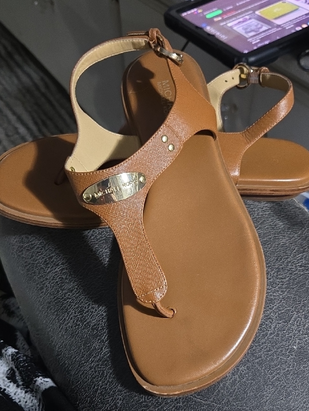 Michael Kors Brown Leather T-Strap Platform Sandals with Gold Logo, Size 8.5 - Picture 2 of 5